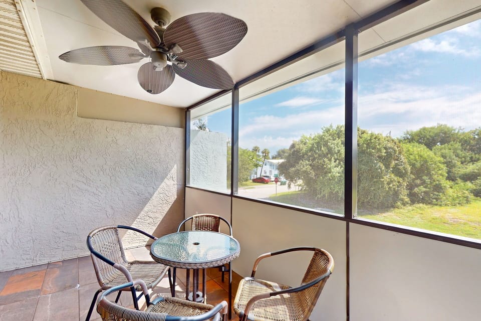 House (2 Bedrooms) | Dining room