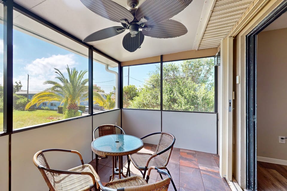 House (2 Bedrooms) | Dining room