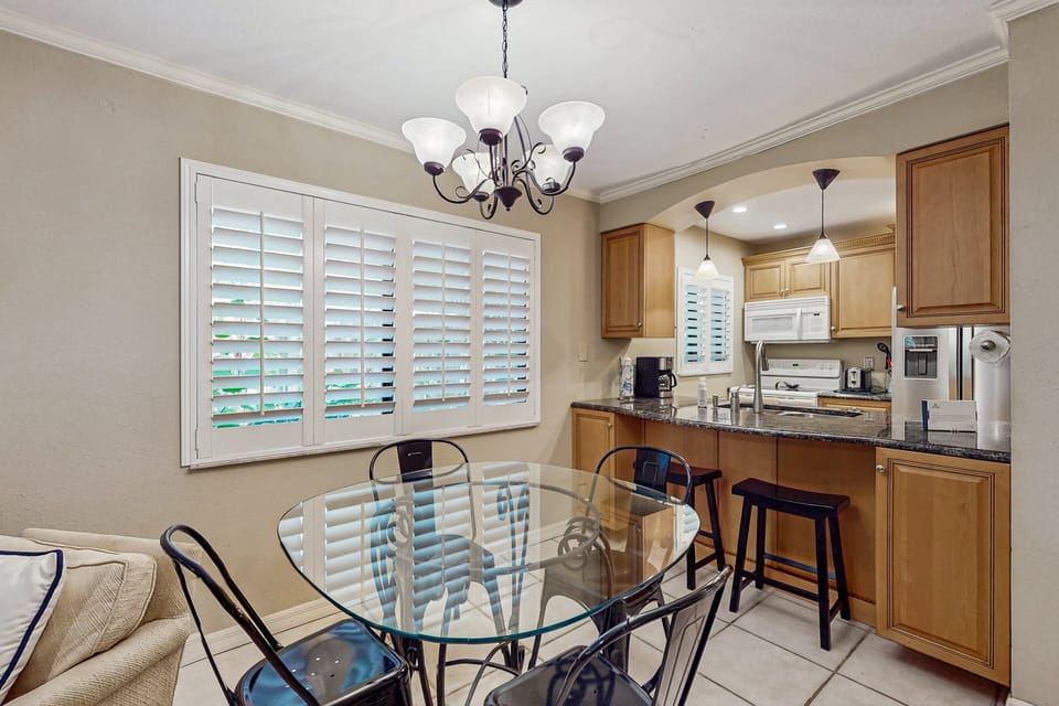 House (2 Bedrooms) | Dining room