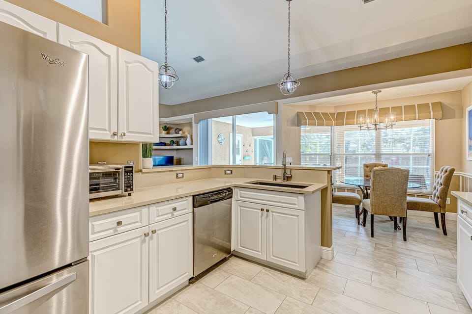 House (3 Bedrooms) | Private kitchen | Fridge, microwave, oven, stovetop