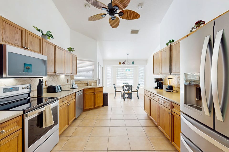 House (3 Bedrooms) | Private kitchen | Fridge, microwave, oven, stovetop