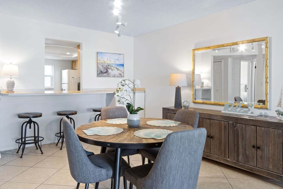 Apartment (2 Bedrooms) | Dining room