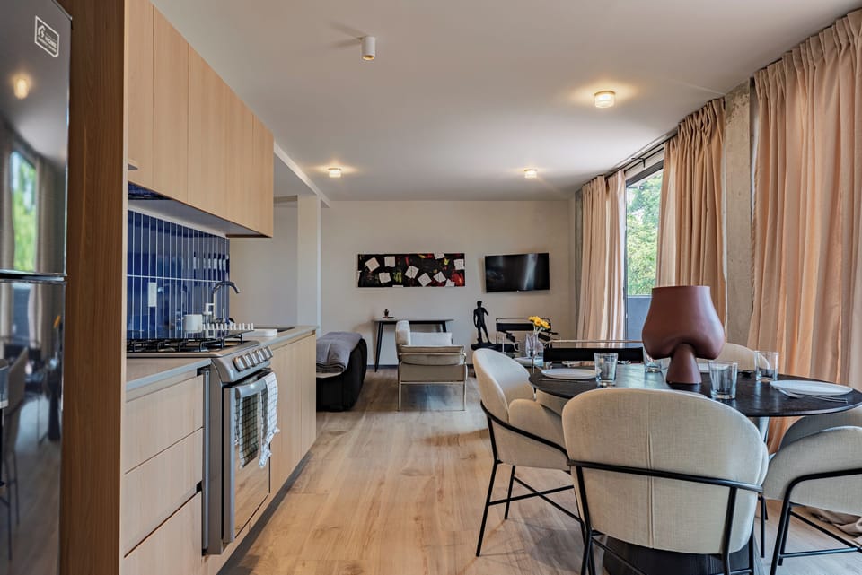Presidential Condo, Courtyard View | Dining