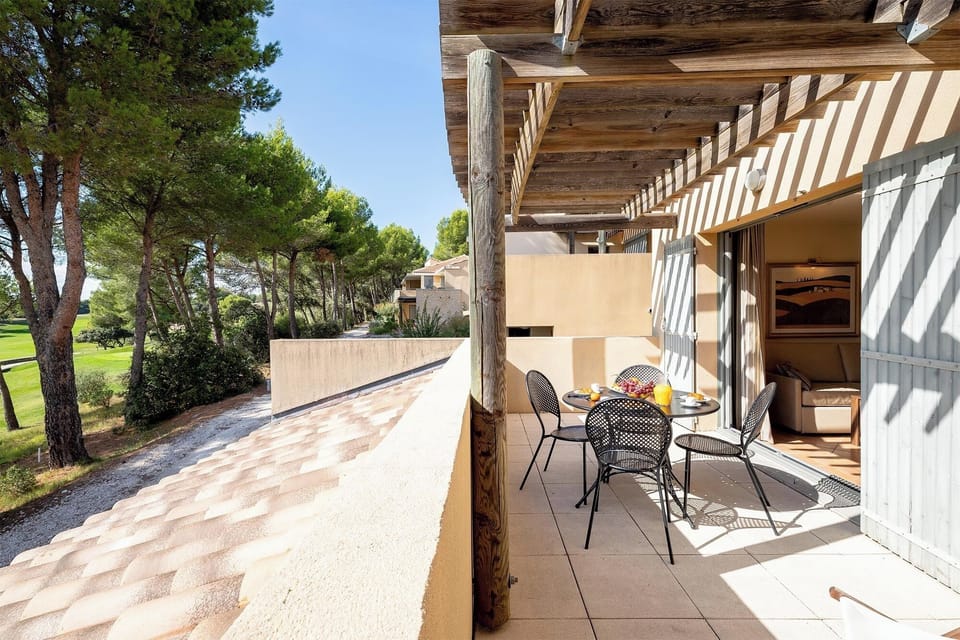 Step outside and stroll along the sun-lit terrace, surrounded by the pine-scented air of the Luberon.