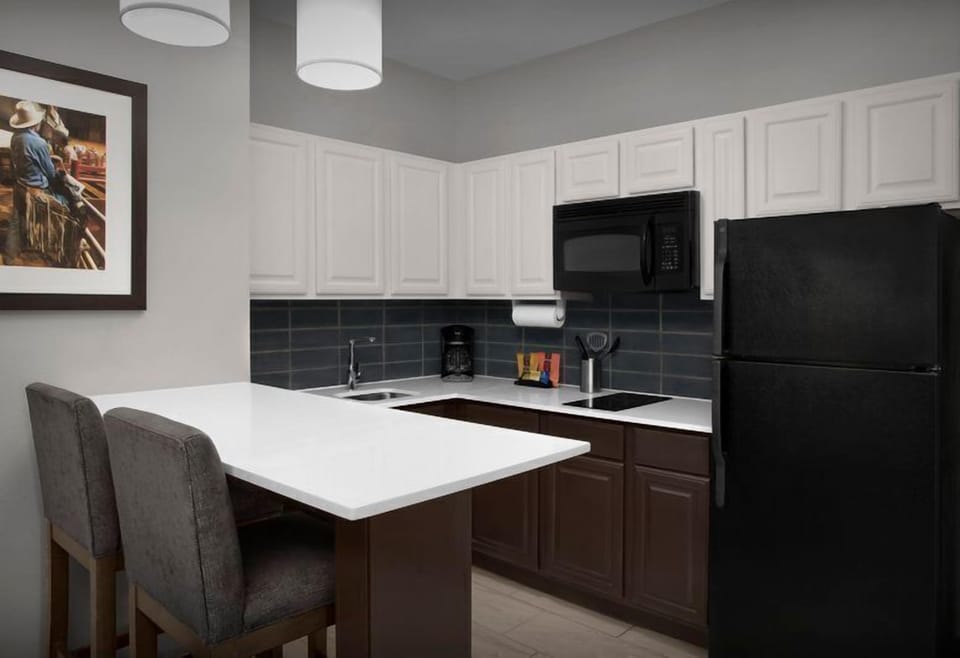 Fully equipped kitchen with modern appliances.