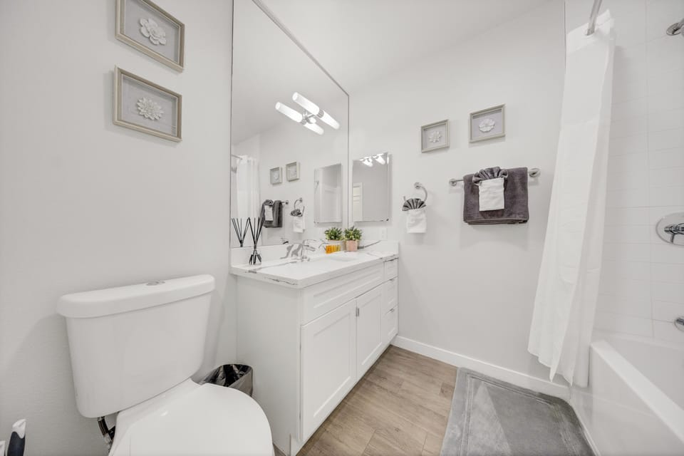 OneLuxStay Coastal 2BR Near Beach Hotel in Torrance