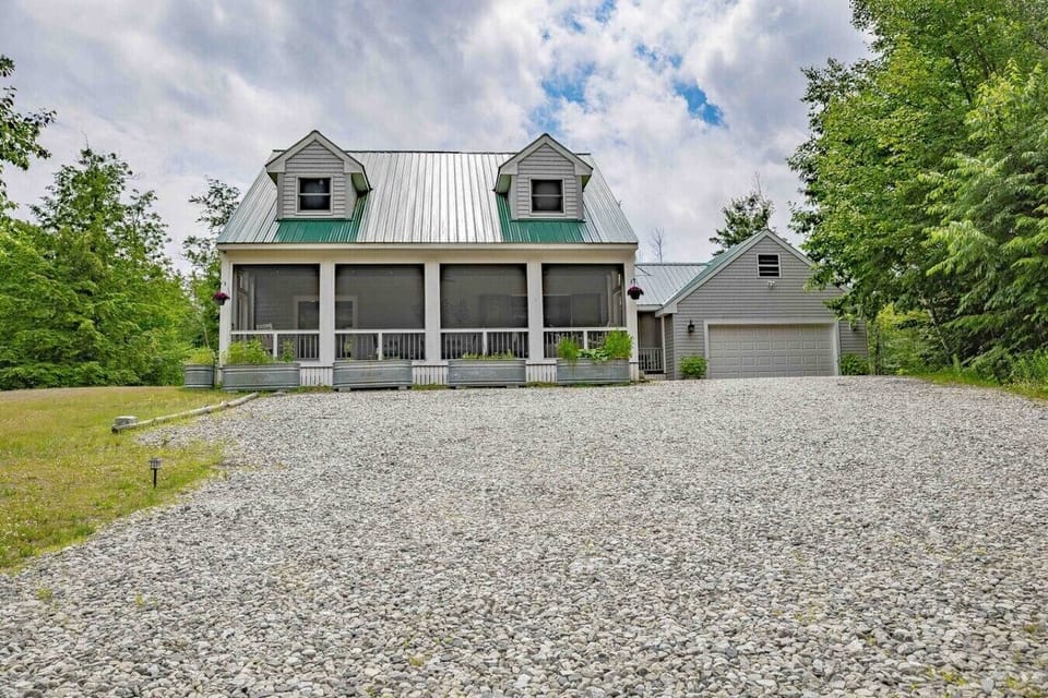 House with long driveway provides a quiet retreat