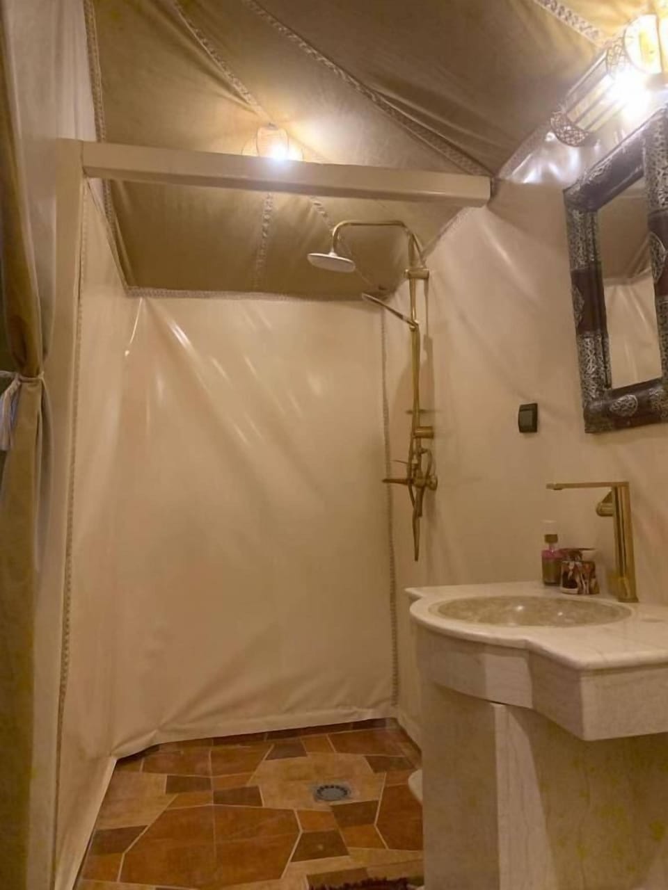 Shower, free toiletries, towels, toilet paper