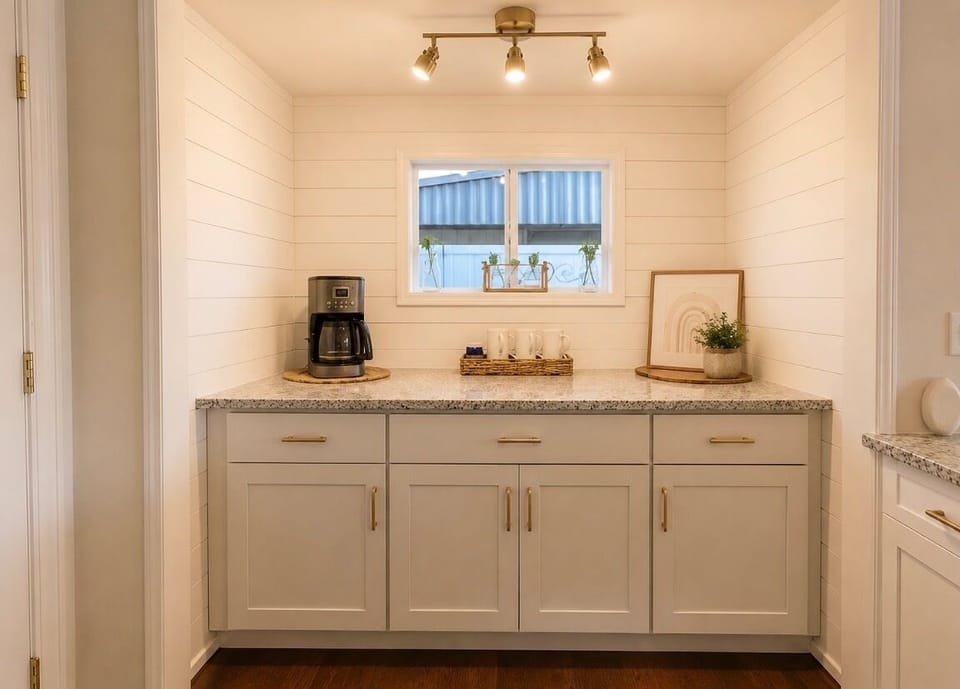     Coffee bar with complimentary coffee & tea station