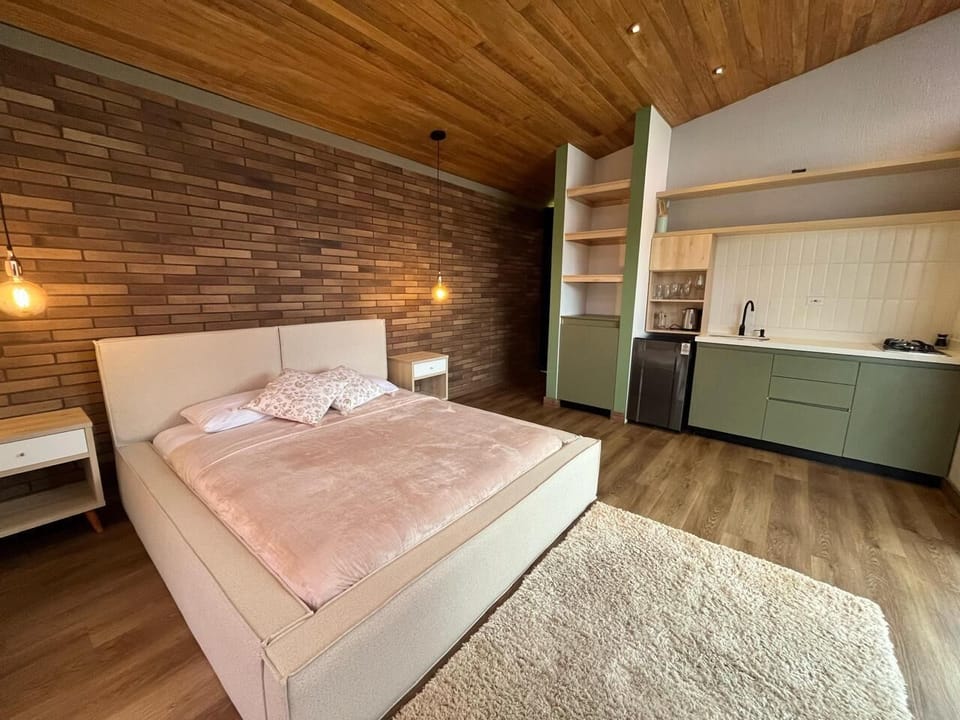 Luxury Cottage, Lake View | Premium bedding, desk, laptop workspace, blackout drapes