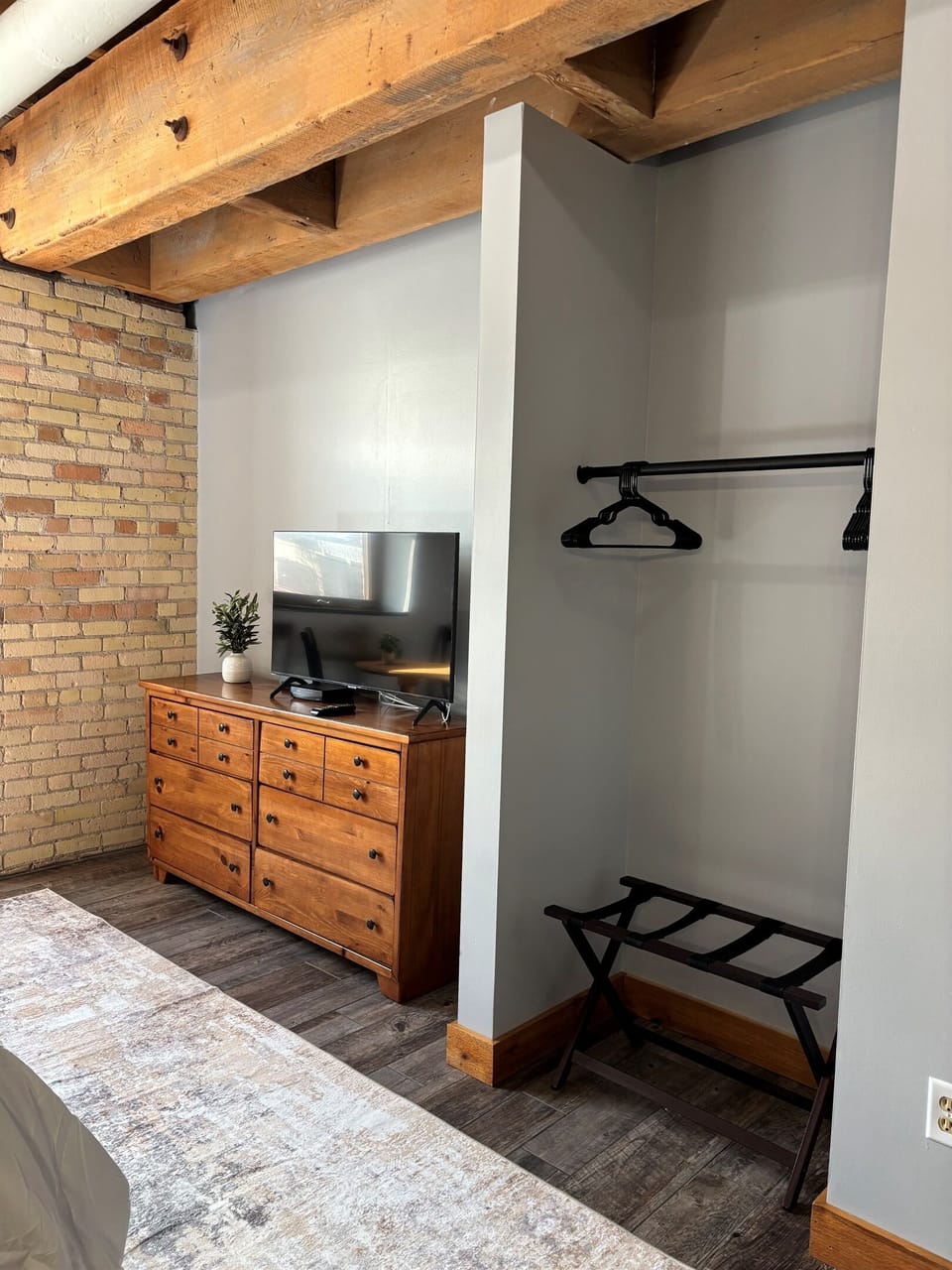 Welcome to Captain's Quarters by The Brix! A newly renovated 2-Bedroom, 2-Bathroom corner suite with spectacular views of the William A. Irvin and downtown. Perfect for families, this spacious condo features a full kitchen, foosball, and a pool!