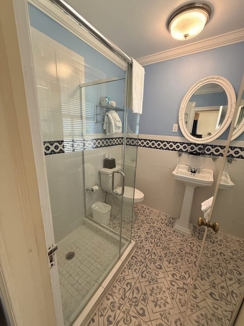 Single Room with 1 King Size Bed | Bathroom | Shower, hair dryer, towels, soap
