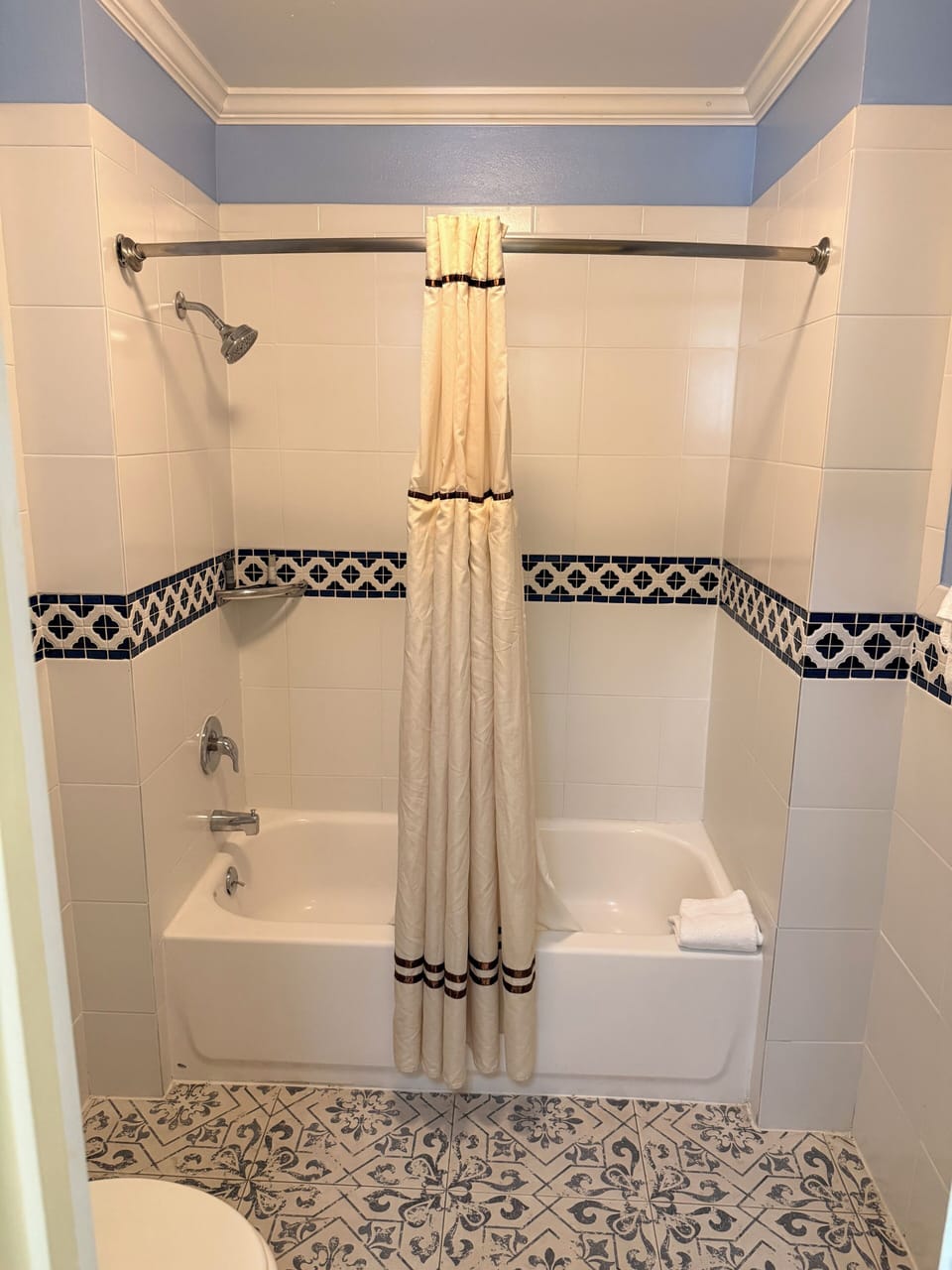 Family Twin Room | Bathroom | Shower, hair dryer, towels, soap