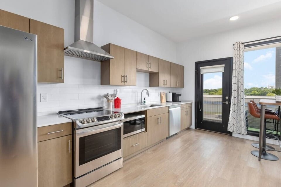 Fully equipped chef`s kitchen with all the cooking utensils & modern appliances you may need. Seating for 4 at the dining table.