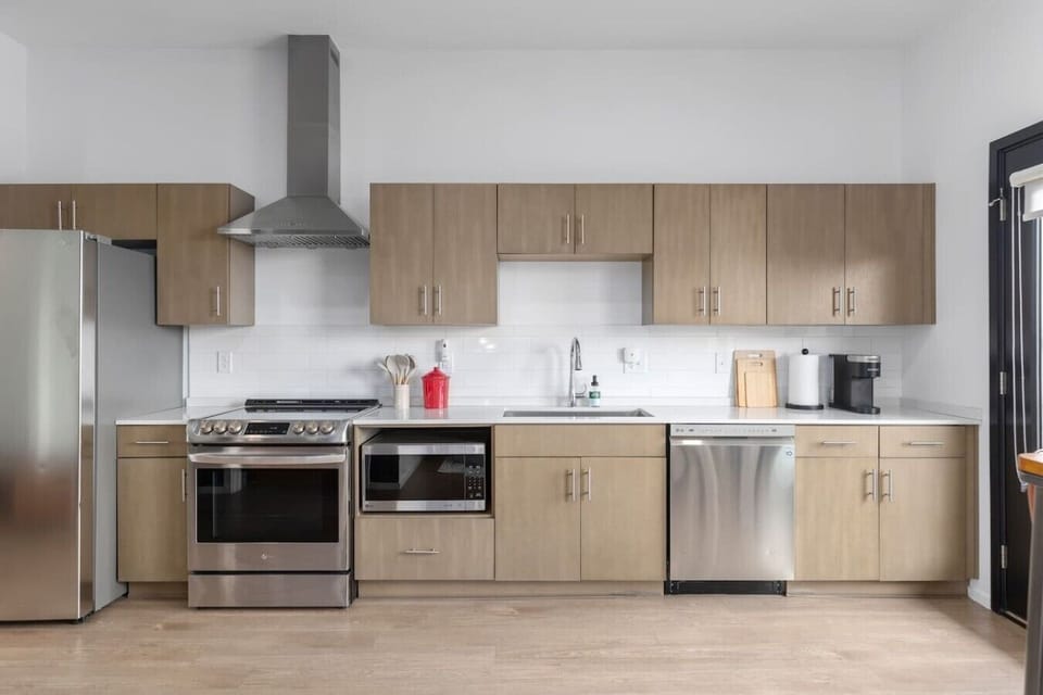 Fully equipped chef`s kitchen with all the cooking utensils & modern appliances you may need. Seating for 4 at the dining table.