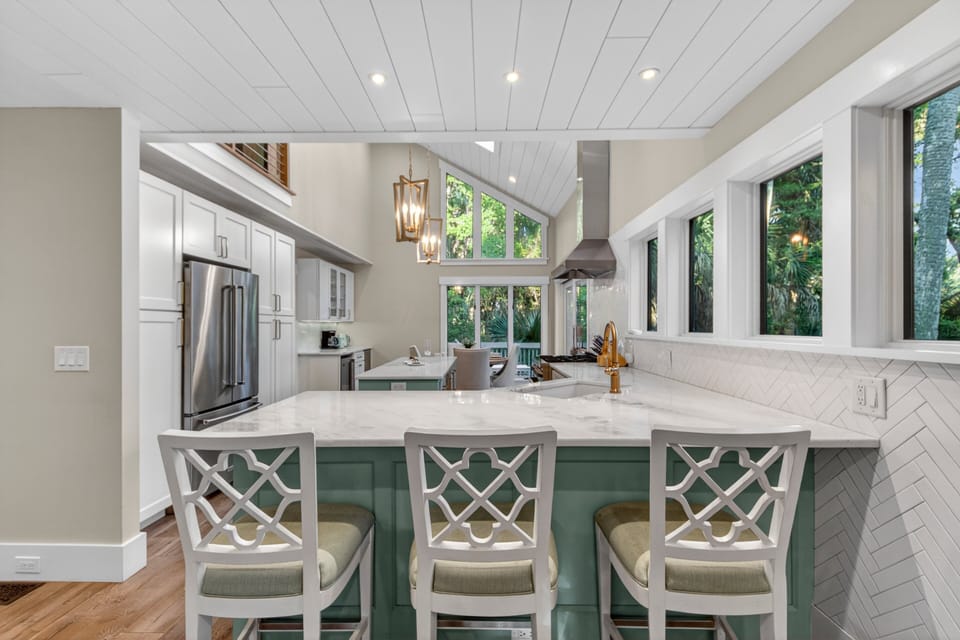 Fully Equipped Kitchen with bar stools for additional seating
