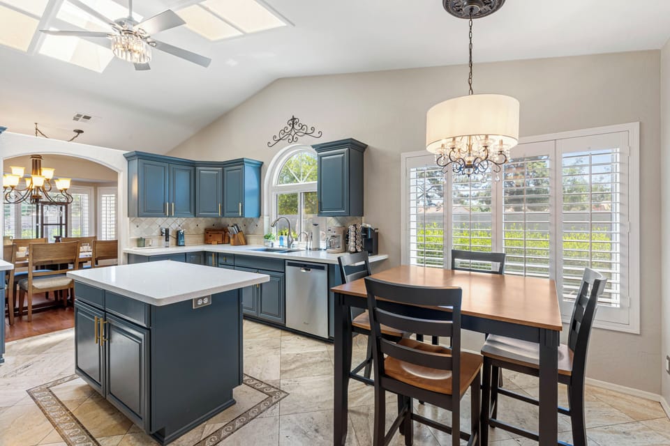 Fully Equipped Kitchen with adjacent Tall Table for 4