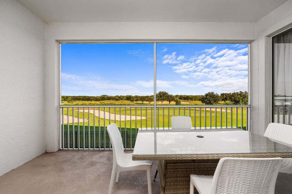 House, Multiple Beds (CHG107-527-3) | 3 bedrooms, individually decorated, individually furnished, bed sheets