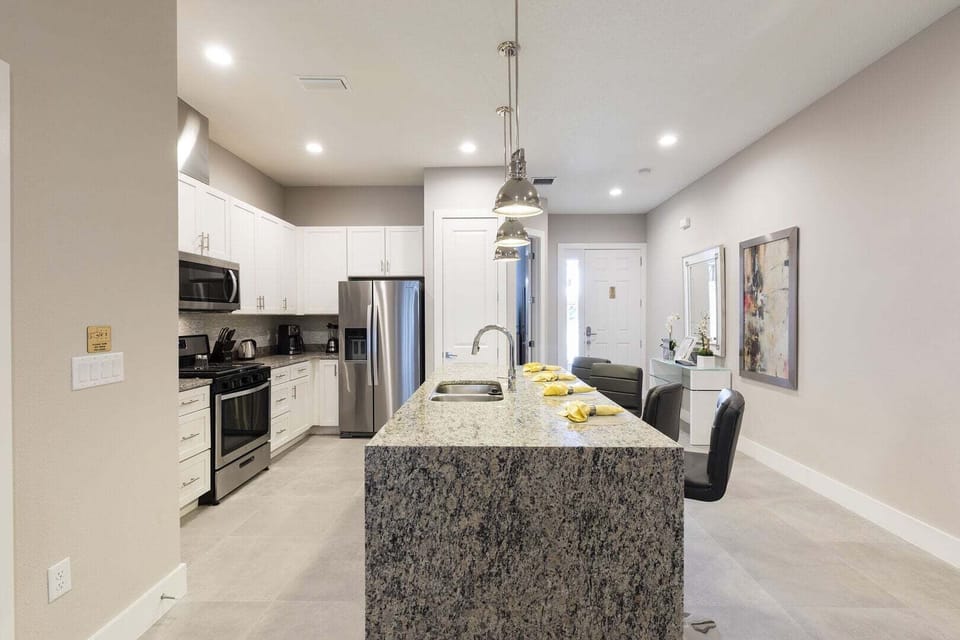 Townhome, Multiple Beds (SMV128-7596-4-G) | Private kitchen