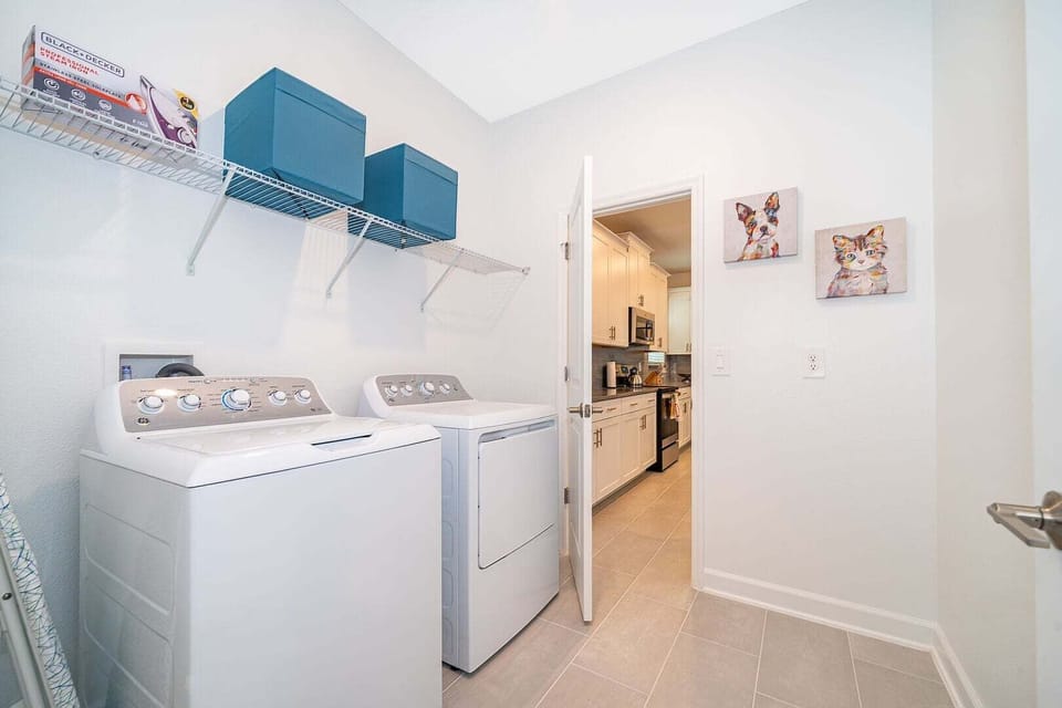 House, Multiple Beds, Pool Access, Pool View (CHG114-580-5-GP) | Interior
