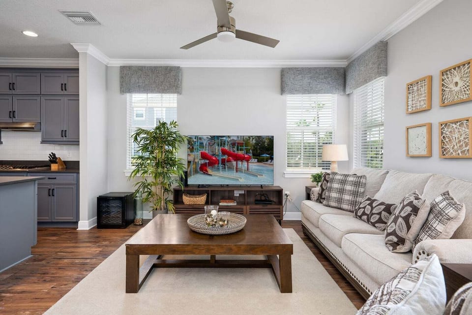 House, Multiple Beds, Pool View (REU101-1140-6-GP) | Living area