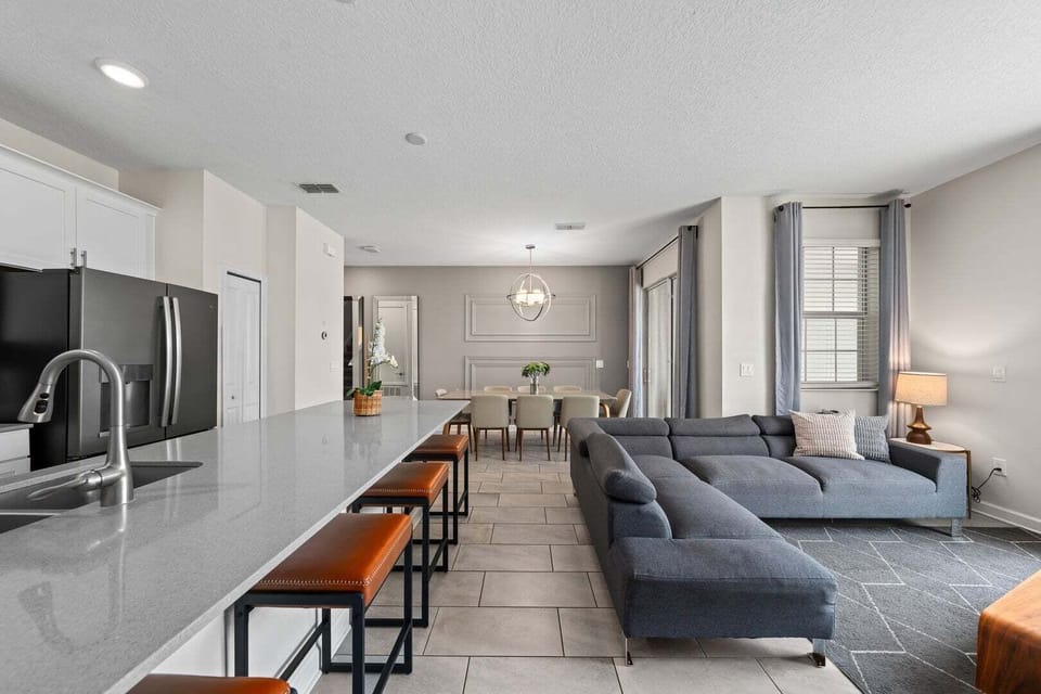 House, Multiple Beds, Pool Access, Pool View (STL122-4985-4-GP) | Living area