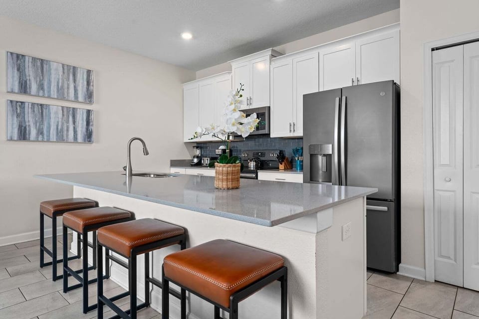 House, Multiple Beds, Pool Access, Pool View (STL122-4985-4-GP) | Private kitchen