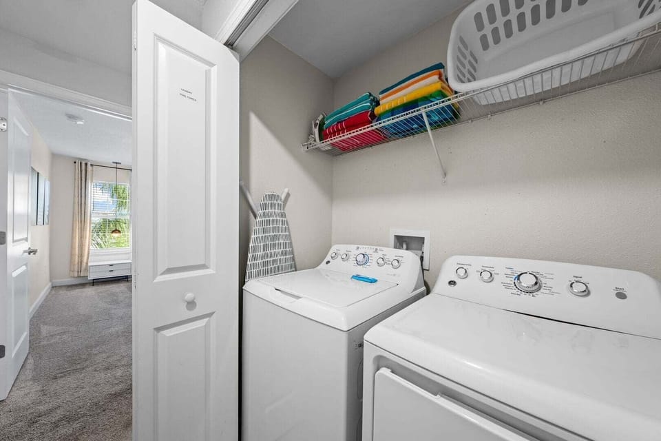 Chic Resort Getaway 15 Min to Disney House in Kissimmee