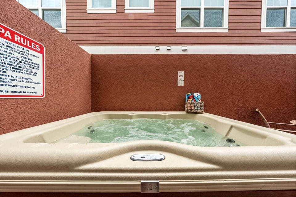 House, Multiple Beds, City View (SMV127-7594-3-GS) | Outdoor spa tub