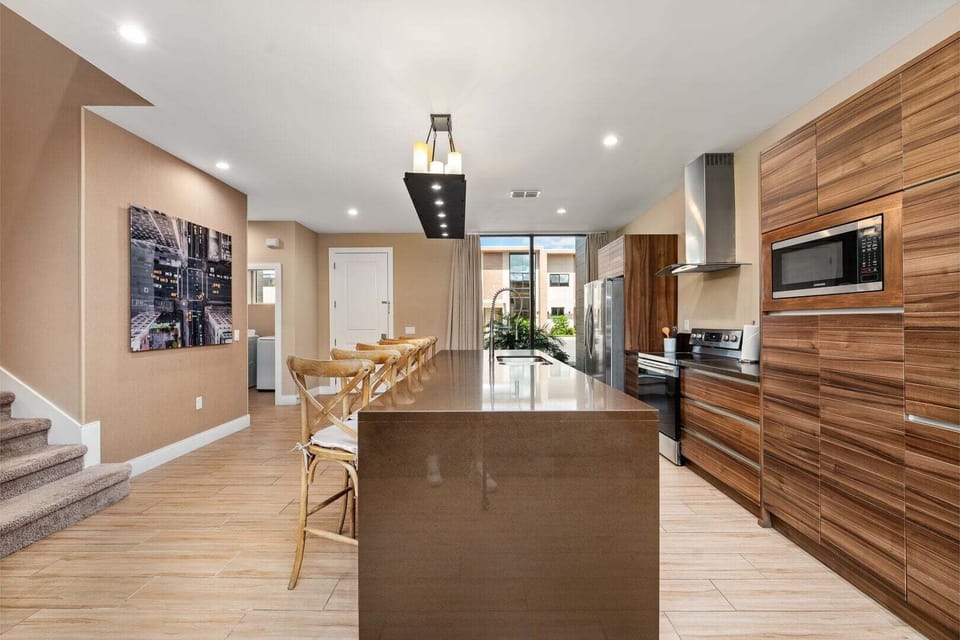 Townhome, Multiple Beds (MVR101-3088-3-G) | Private kitchen