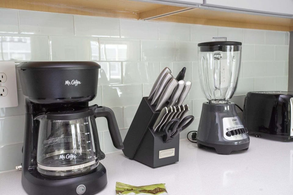 House, Multiple Beds, Pool View (CHG102-9163-6-GP) | Coffee and/or coffee maker