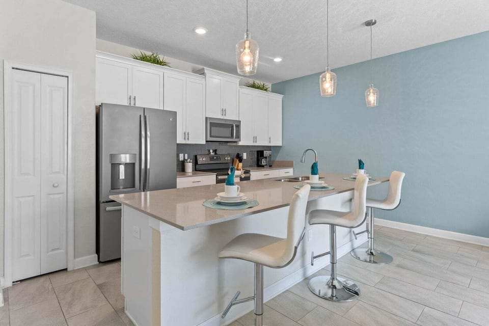 House, Multiple Beds, Pool Access, Pool View (STL106-4840-4-P) | Private kitchen