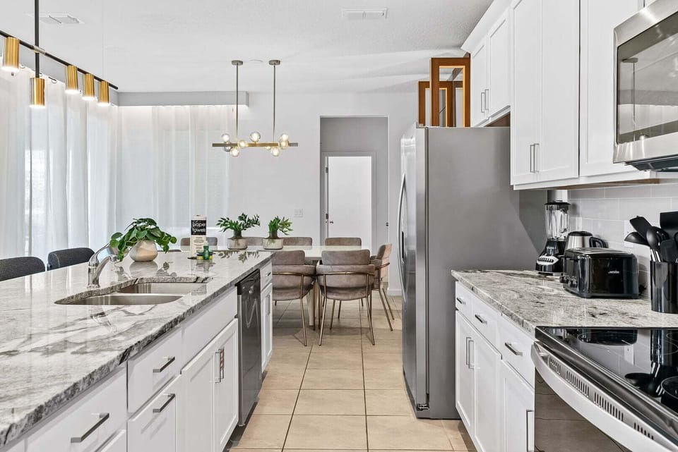 House, Multiple Beds, Pool View (SLA111-2350-8-GP) | Private kitchen