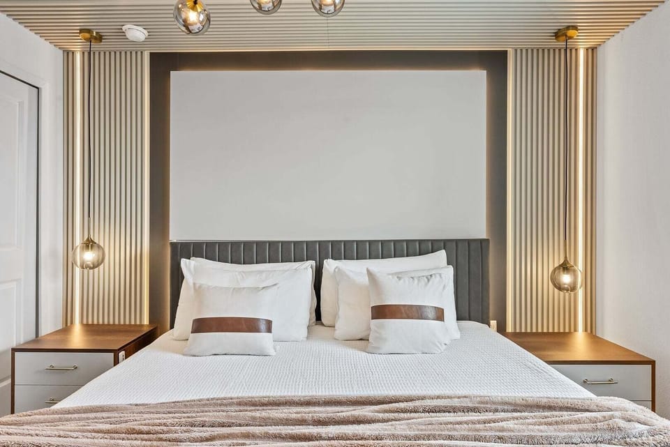 House, Multiple Beds, Pool View (SLA111-2350-8-GP) | 8 bedrooms, bed sheets