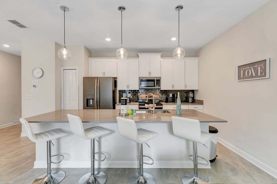 House, Multiple Beds, Pool View (STL121-4814-4-P) | Private kitchen