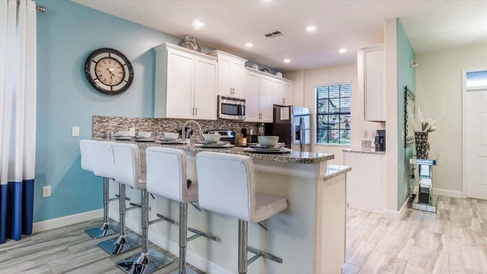 House, Multiple Beds, Pool View (CHG110-1495-5-GP) | Private kitchen