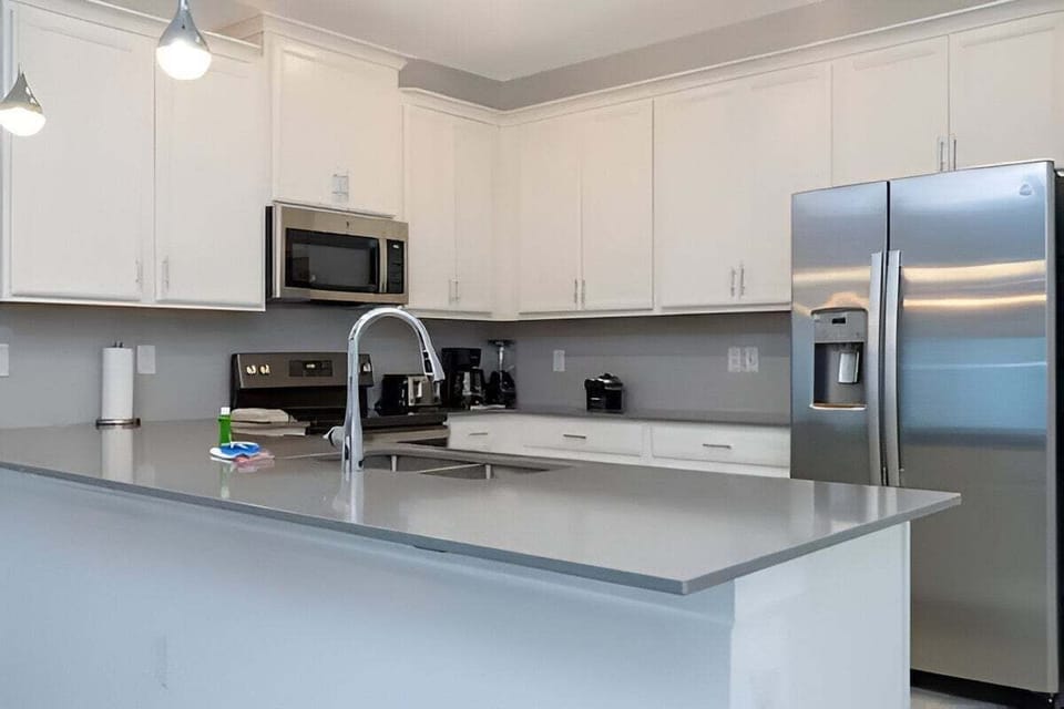 House, Multiple Beds, Pool Access (CHG105-1067-3) | Private kitchen