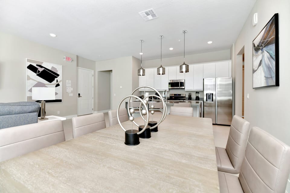 Apartment, Multiple Beds, City View (REU117-7770-138-4-G) | 4 bedrooms, individually decorated, individually furnished, bed sheets
