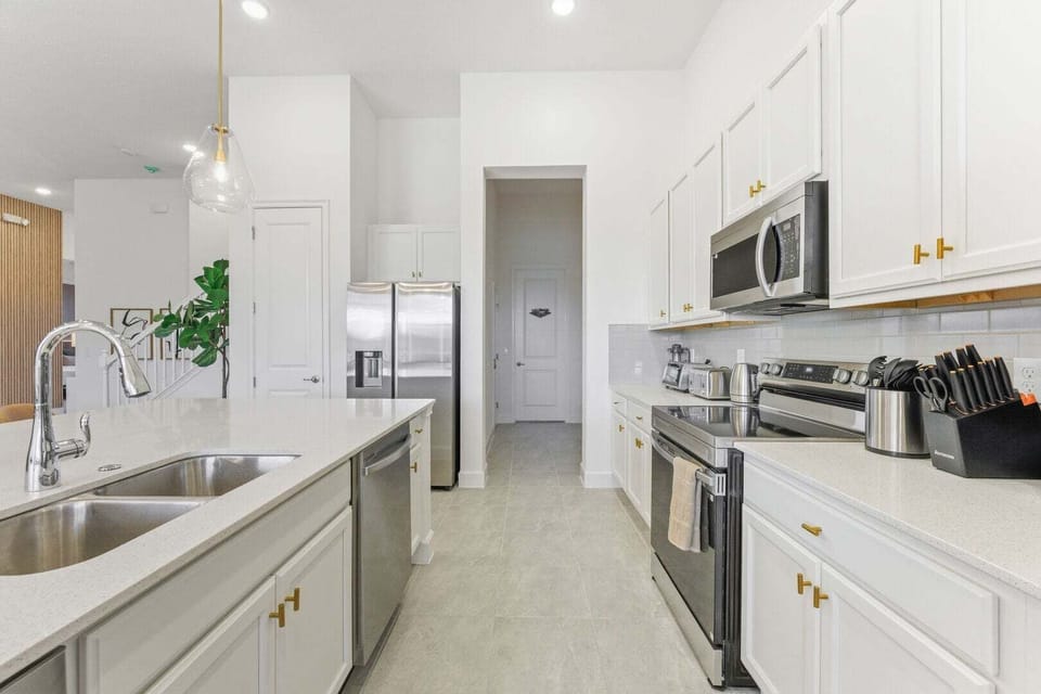 House, Multiple Beds, Pool Access, Pool View (PG101-11049-15-GP) | Private kitchen