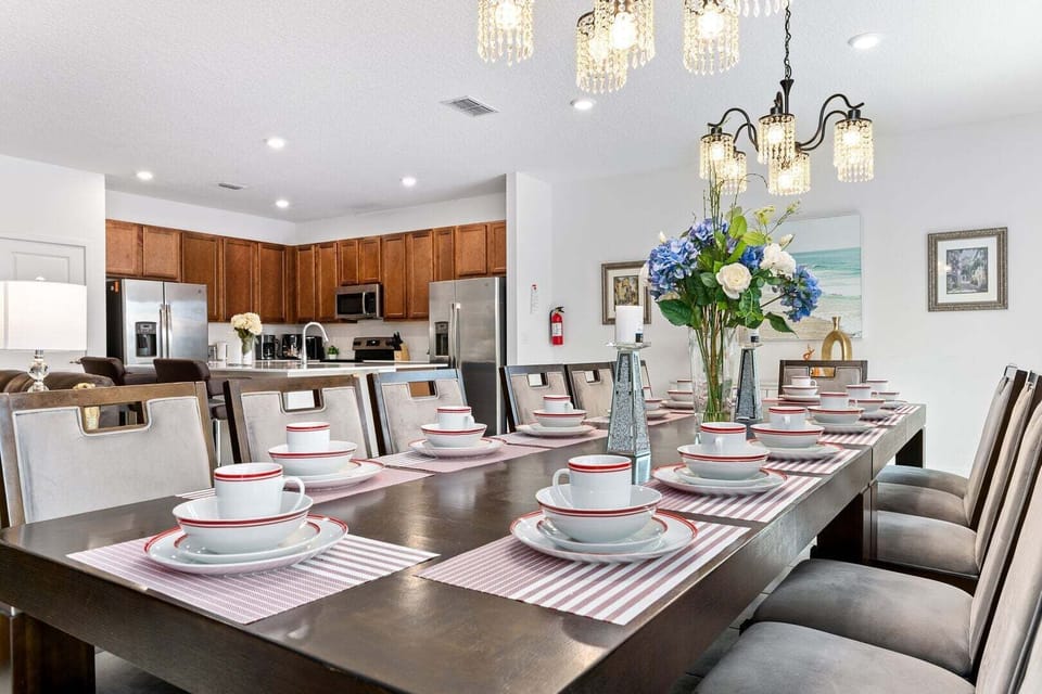 House, Multiple Beds, Pool Access, Pool View (VPR103-2571-10-GP) | Dining