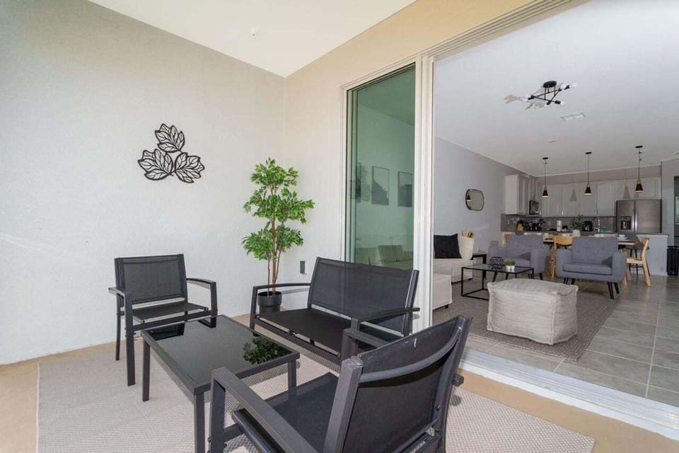 Townhome, Multiple Beds (CHG104-9345-3) | Living area
