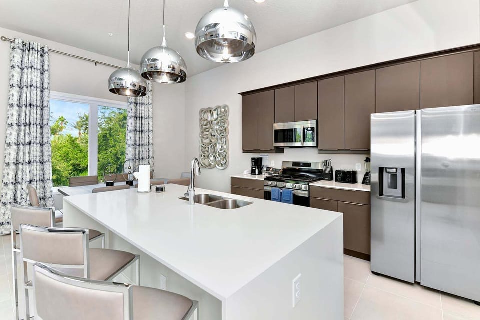 Apartment, Multiple Beds, Pool View (REU118-7770-236-5-G) | Private kitchen