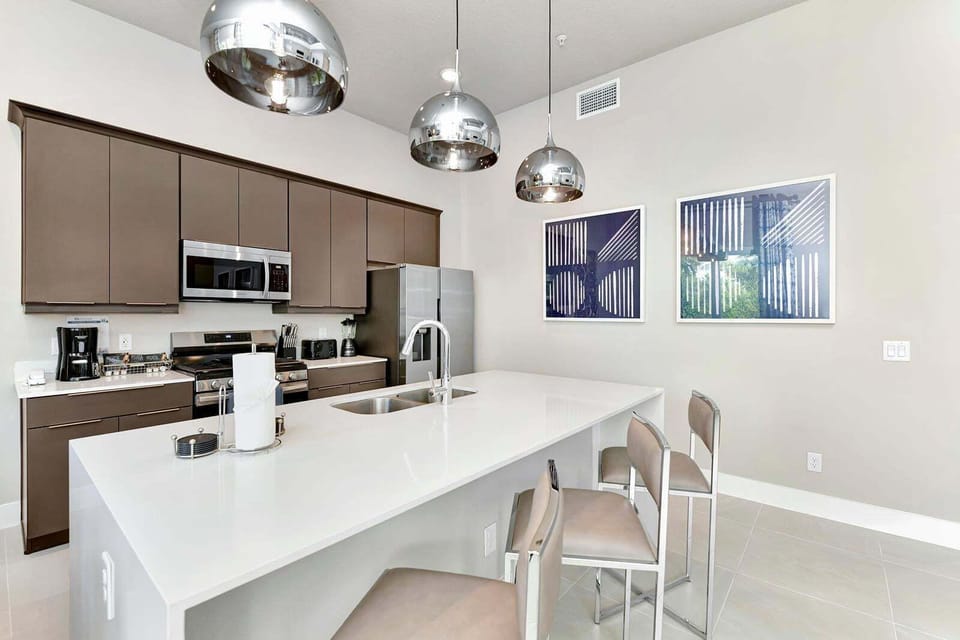 Apartment, Multiple Beds, Pool View (REU118-7770-236-5-G) | Private kitchen