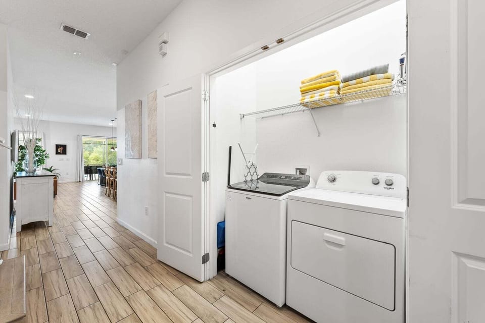 House, Multiple Beds, Pool View (BLV101-448-12-GP) | Laundry