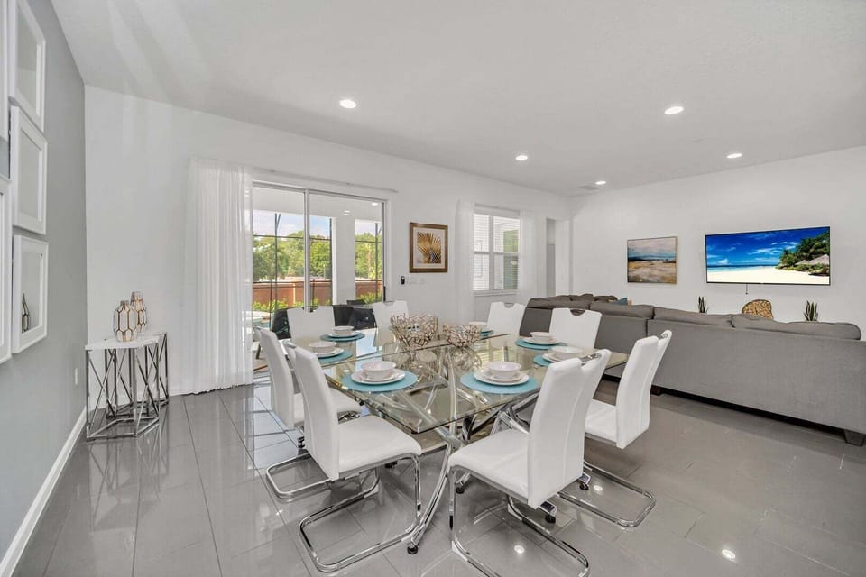 House, Multiple Beds, Pool Access, Pool View (BLV102-378-12-GP) | Dining