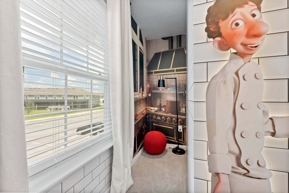 House, Multiple Beds, Pool Access, Pool View (WI102-3705-5-P) | Interior