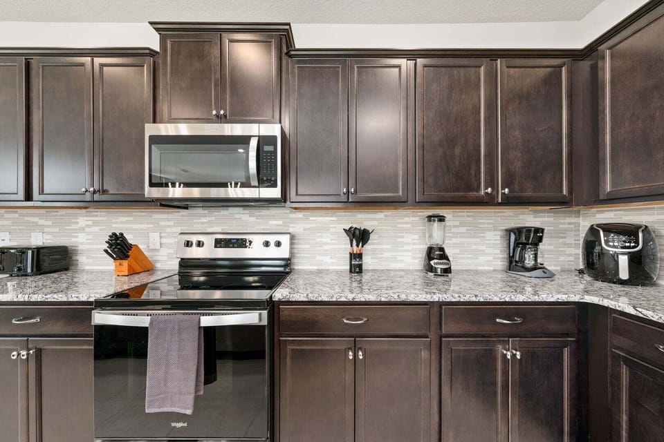 House, Multiple Beds, Pool Access, Pool View (WI102-3705-5-P) | Private kitchen