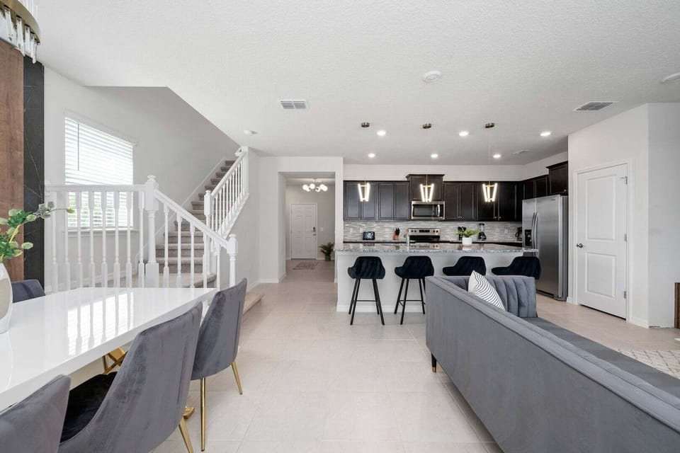 House, Multiple Beds, Pool Access, Pool View (WI102-3705-5-P) | Interior