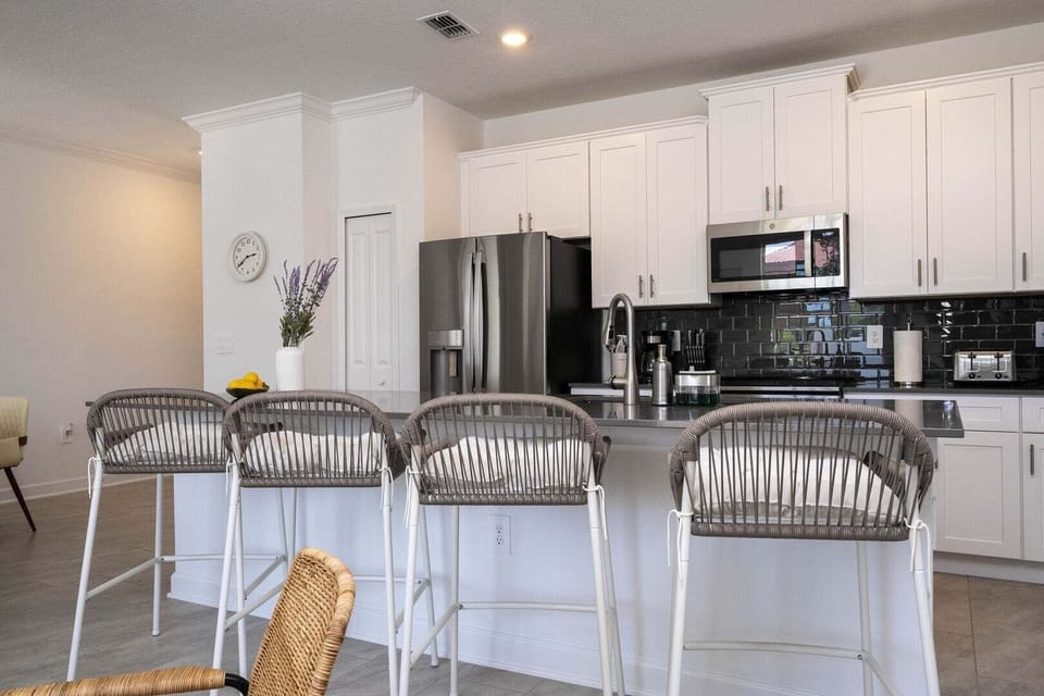 House, Multiple Beds, Pool Access, Pool View (STL114-4439-4-GP) | Private kitchen