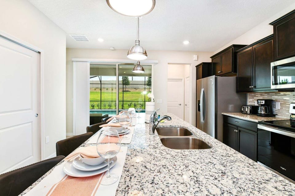 House, Multiple Beds, Pool Access, Pool View (WI106-3373-5-GP) | Private kitchen